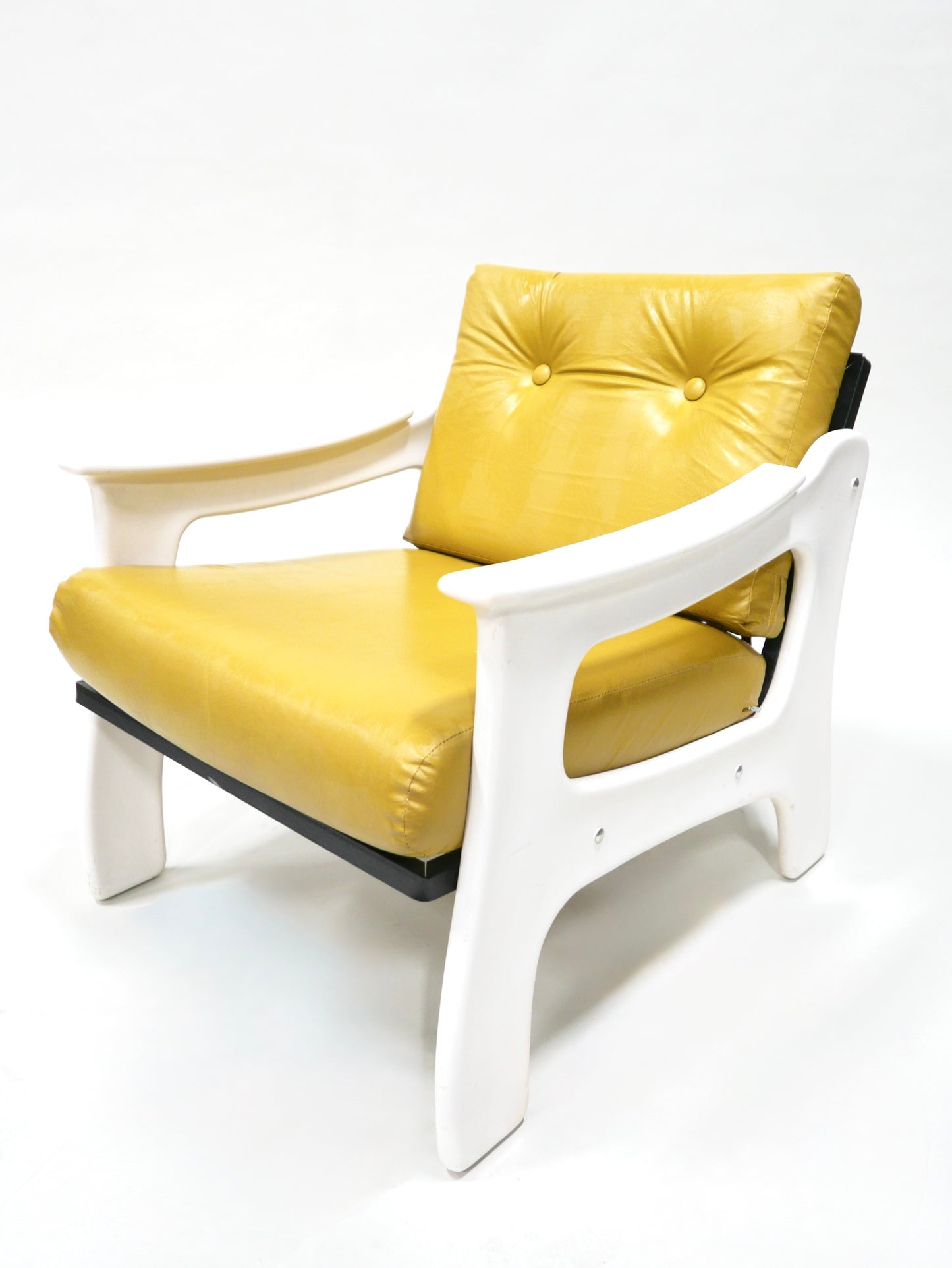 Vintage Mirage Bunting Company (Philadelphia) Vinyl Clamshell Chair