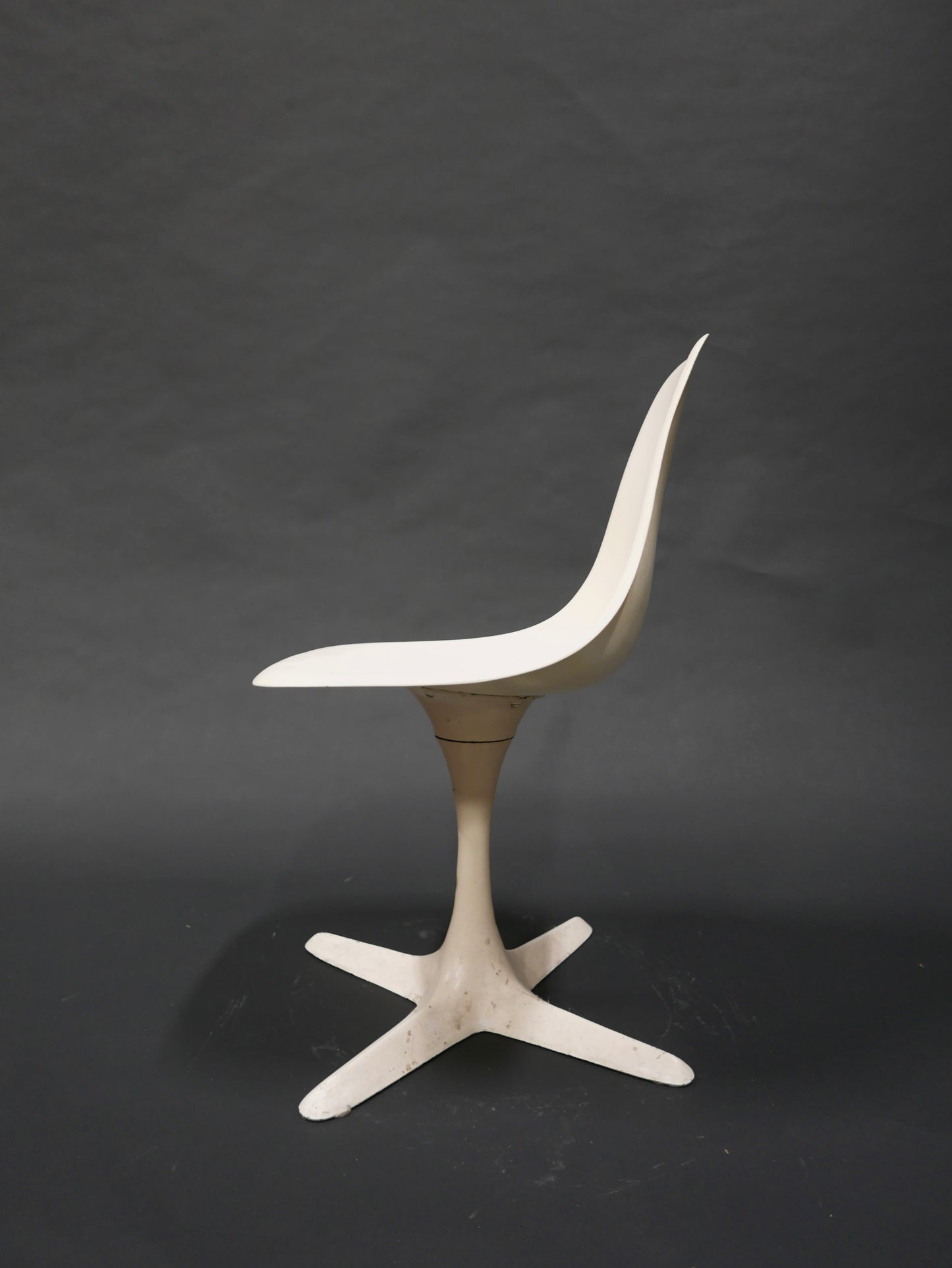 Vintage Burke Propeller Dining Swivel Tulip Chair