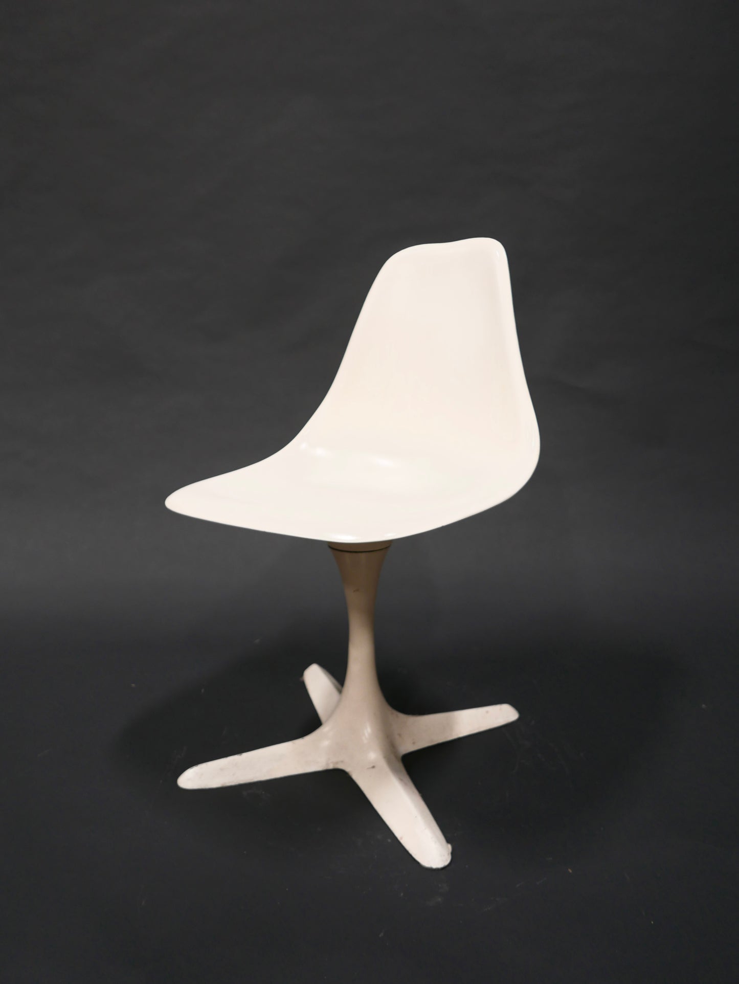 Vintage Burke Propeller Dining Swivel Tulip Chair